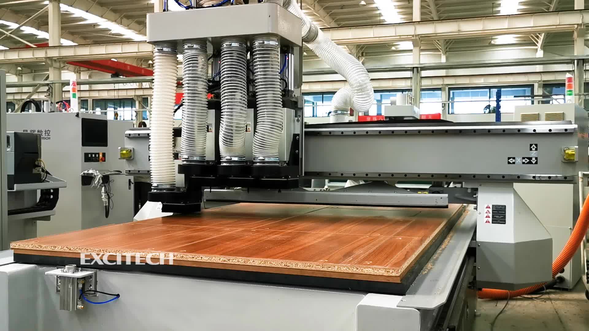 „Exitech“ keturių galvučių darbo centro CNC aparatas